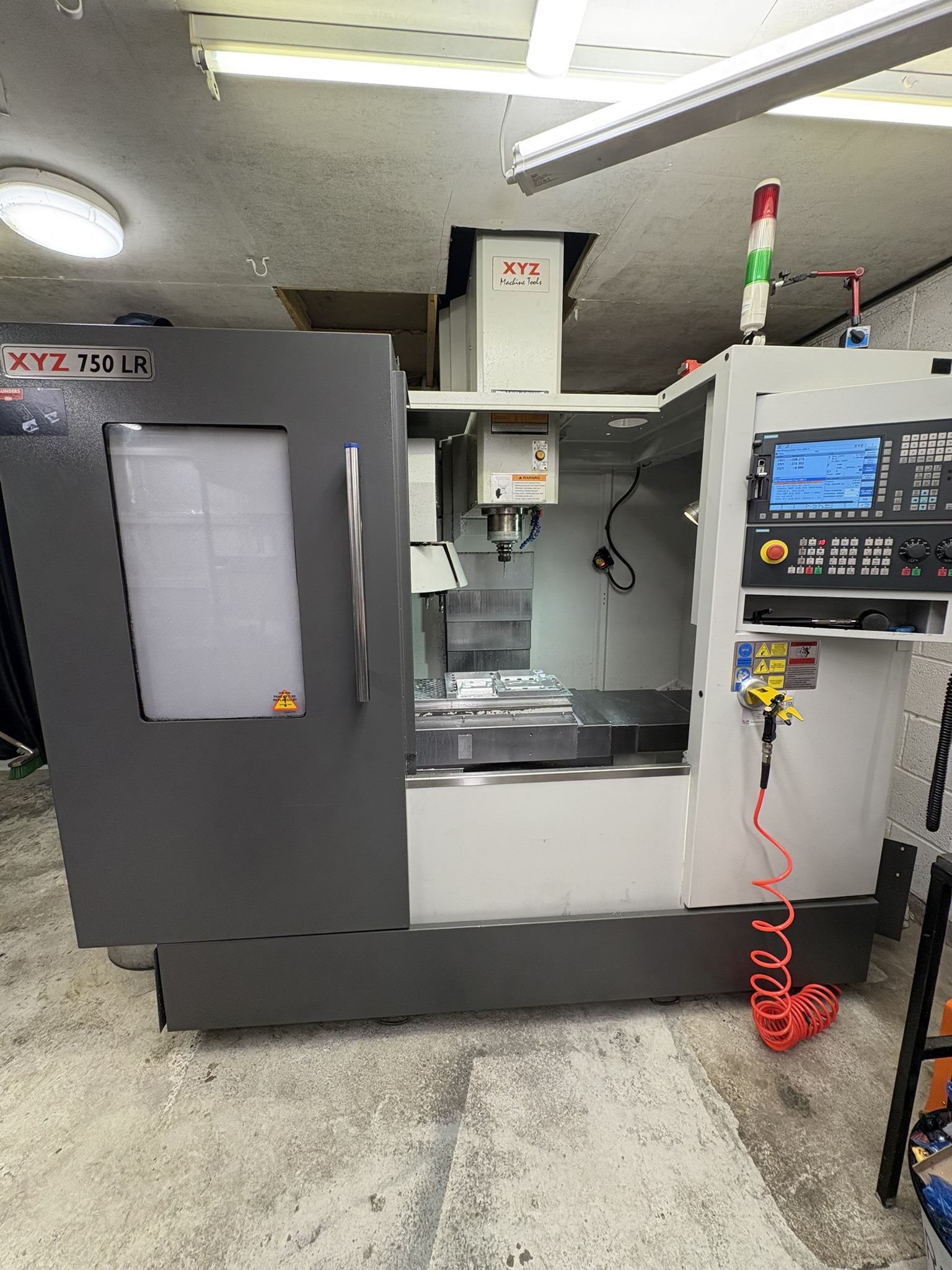 The XYZ 750 LR CNC milling machine used by Cley CNC